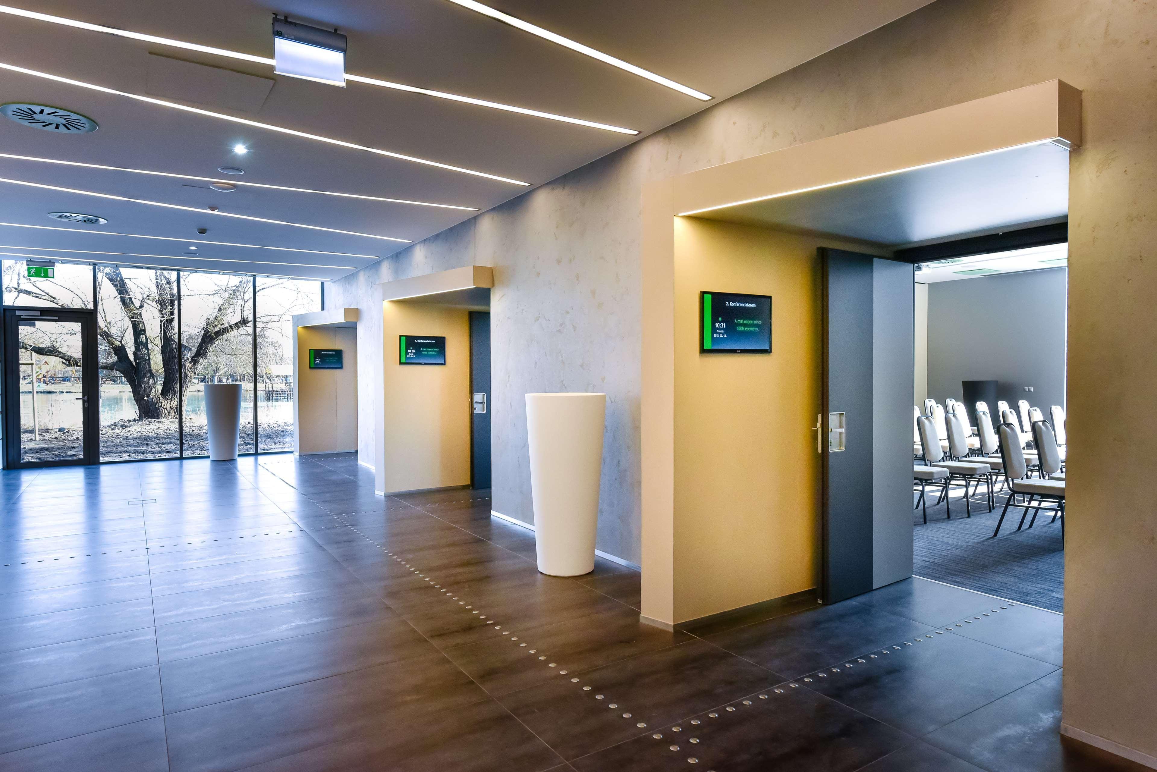 Best Western Plus Lakeside Hotel Szekesfehervar Exterior photo