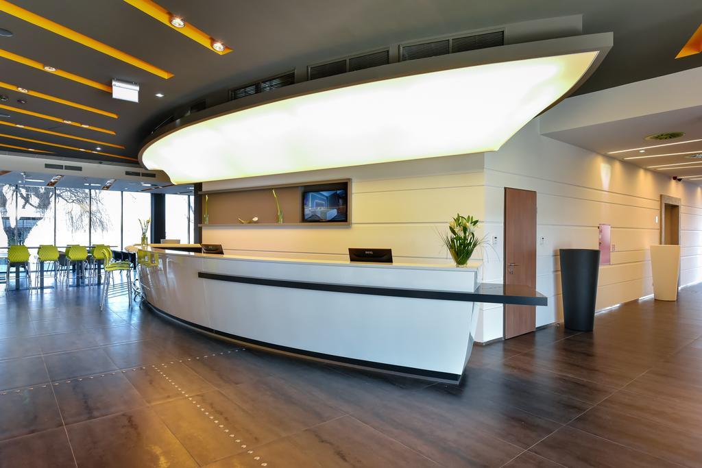 Best Western Plus Lakeside Hotel Szekesfehervar Exterior photo