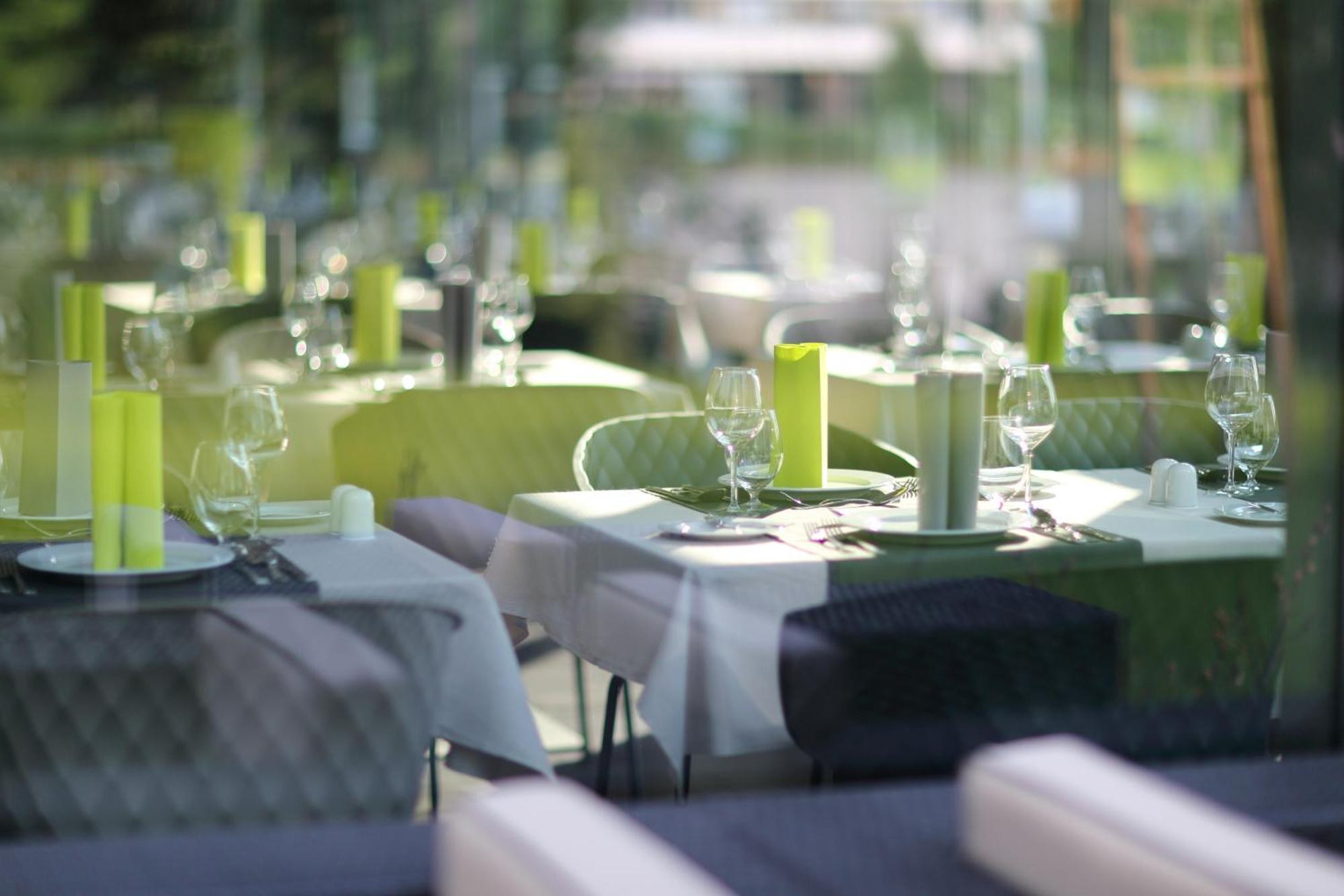 Best Western Plus Lakeside Hotel Szekesfehervar Exterior photo