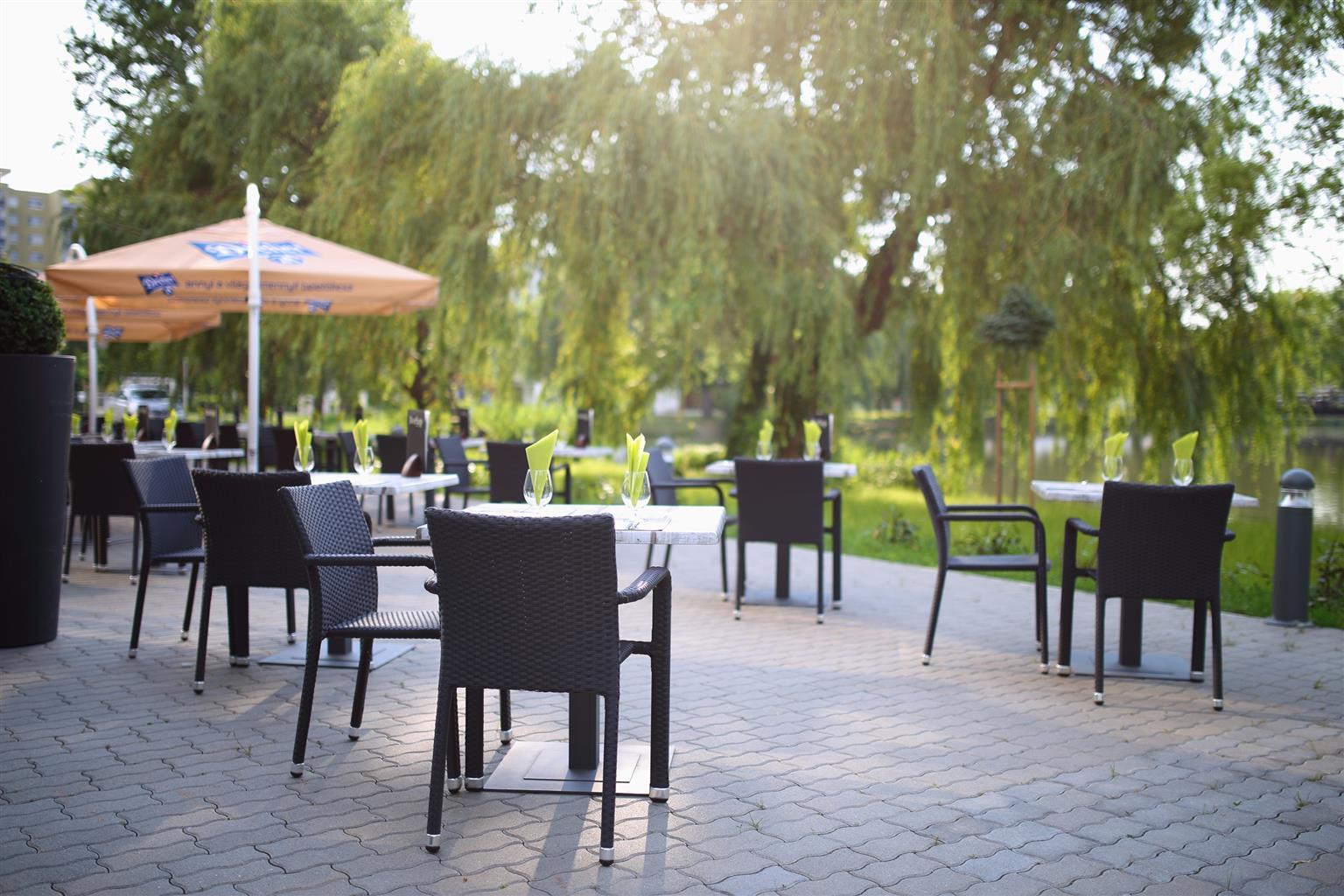 Best Western Plus Lakeside Hotel Szekesfehervar Exterior photo
