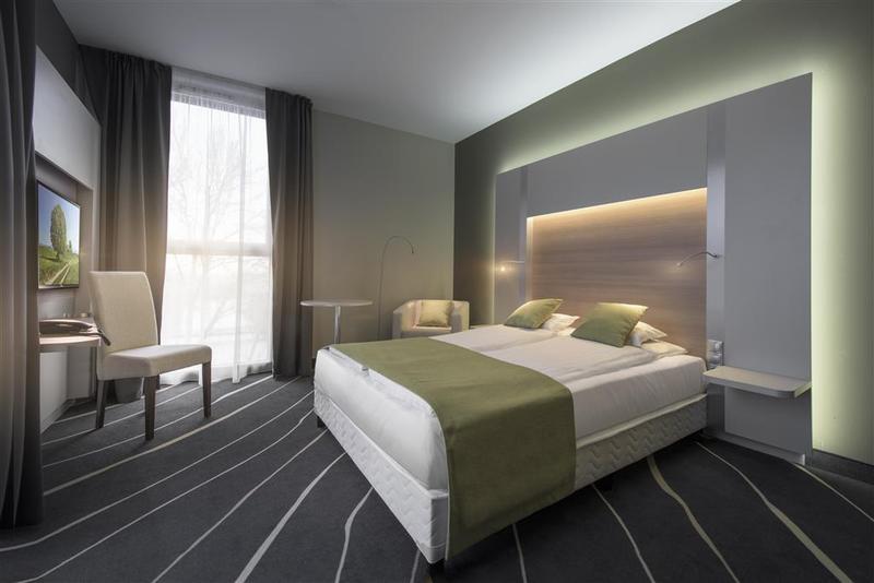 Best Western Plus Lakeside Hotel Szekesfehervar Exterior photo