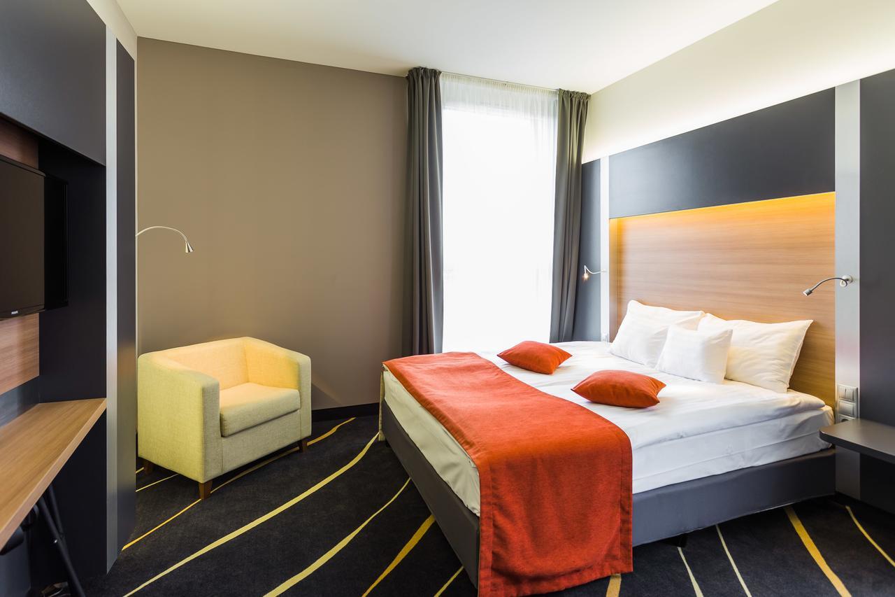 Best Western Plus Lakeside Hotel Szekesfehervar Exterior photo