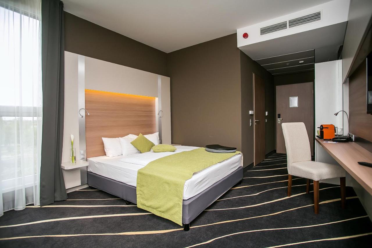 Best Western Plus Lakeside Hotel Szekesfehervar Exterior photo